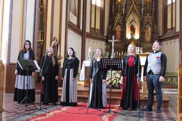 Koncertprogramma "Tovs Mīrs" Līksnas Vissvētās Jēzus Sirds Romas katoļu baznīcā